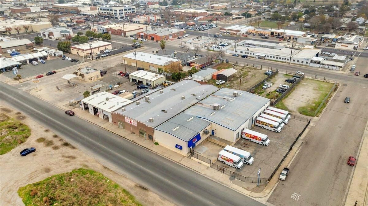 ±10,350 SF Commercial Building in Porterville, CA photo 2