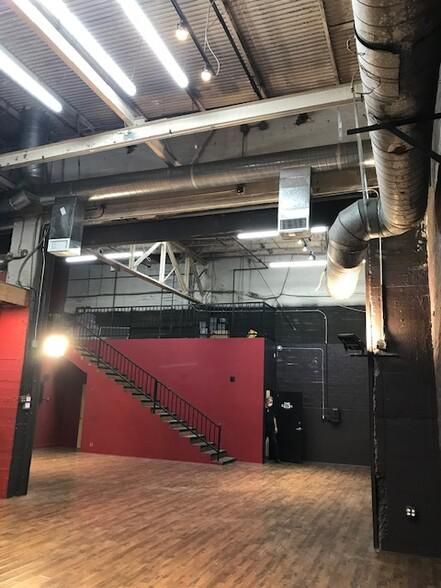 671 W Broadway photo 4