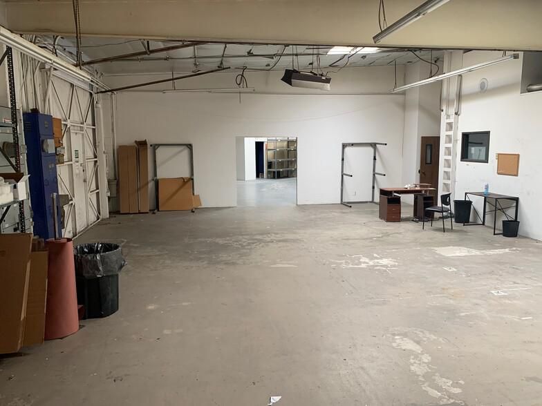 7648-7654 San Fernando Rd photo 3