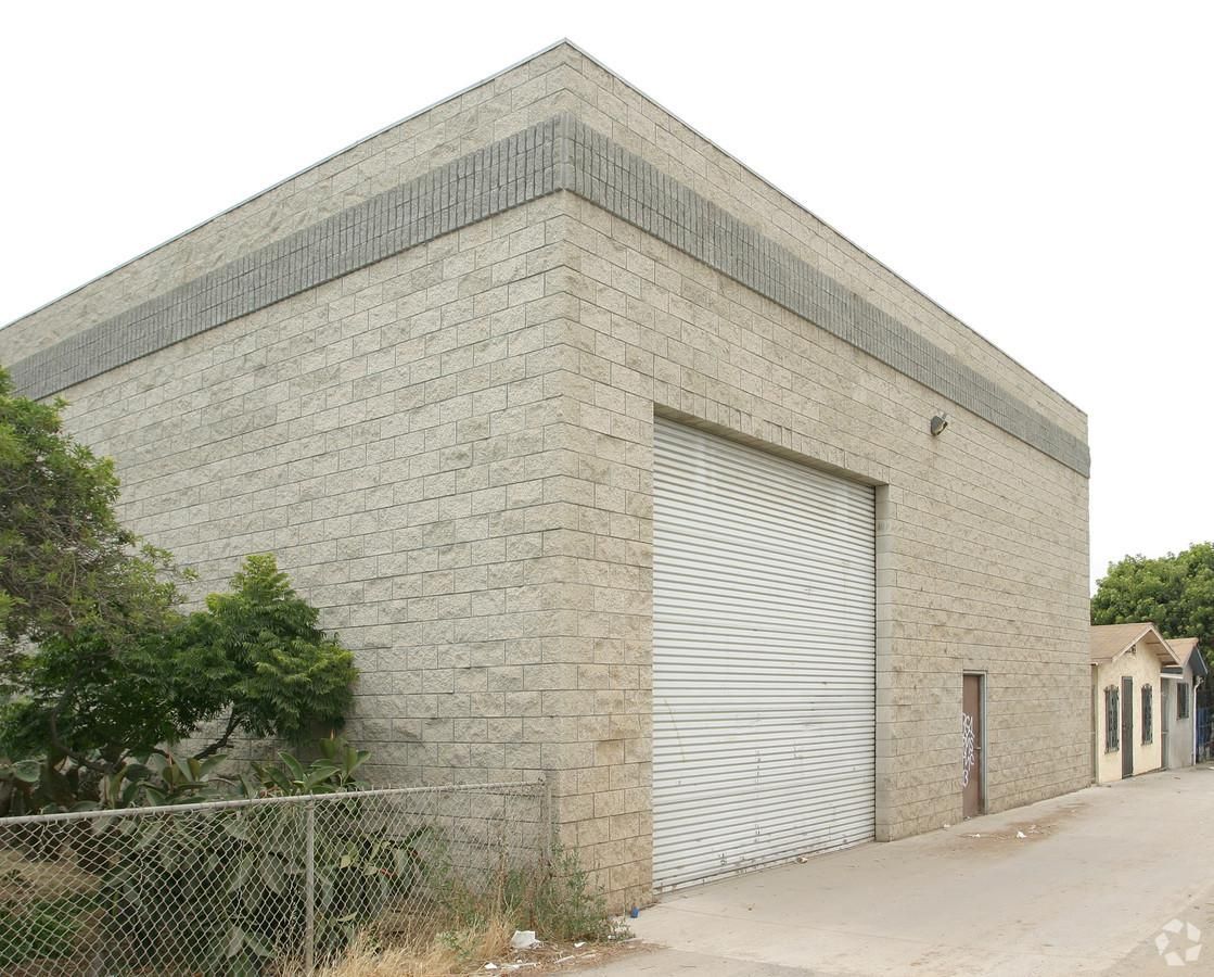 Wilson Ave Warehouse photo 2