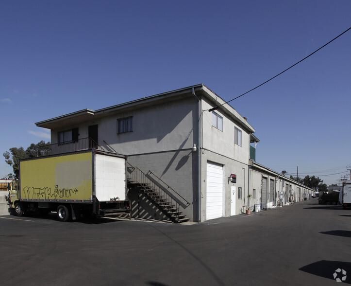 Huge M1 Zone Unit Auto Body and Manufacturing 2808 W 5th St photo 2