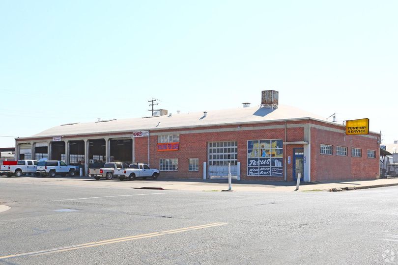 2 FREESTANDING BUILDINGS TOTALING ±15,500 SF