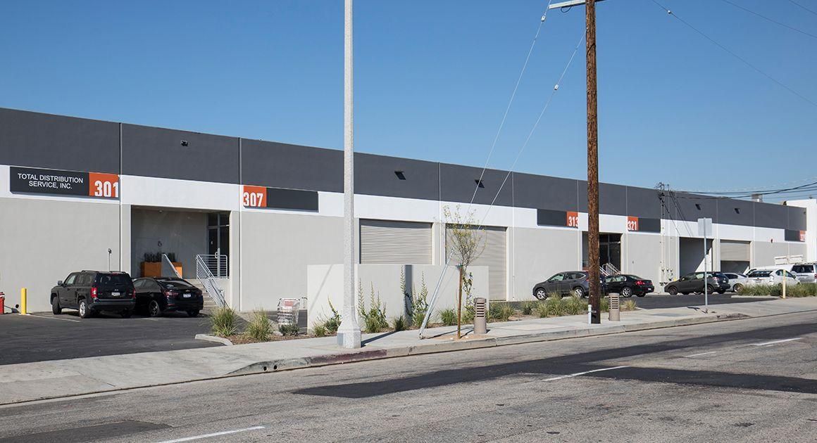 301-445 North Figueroa Street photo 1