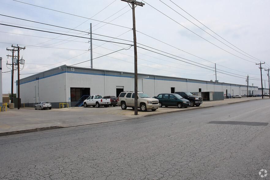 Building 13 5602-5620 Business Park photo 1