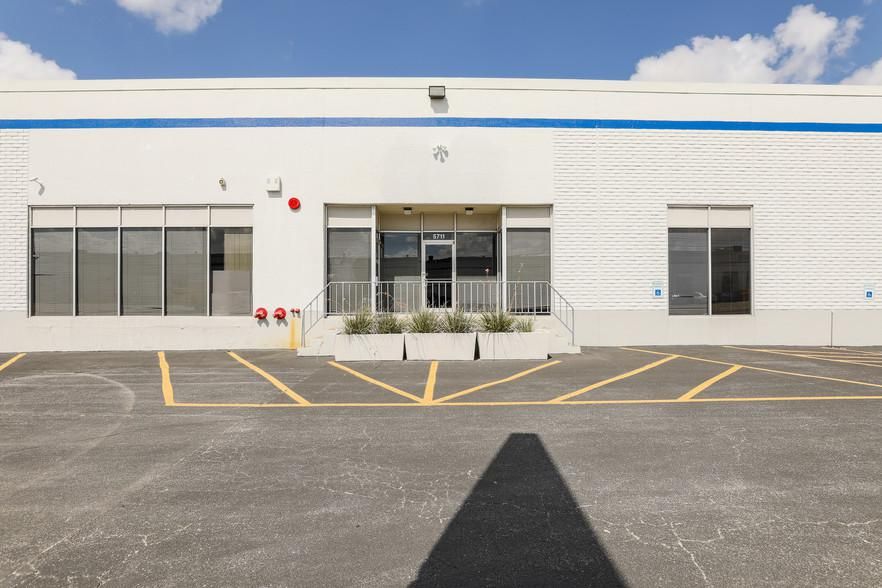 Rittiman East Building 8 5701-5713 Business Park photo 2