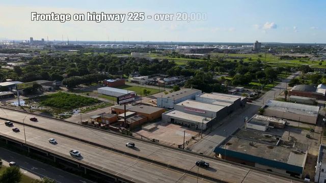 102 S Shaver St