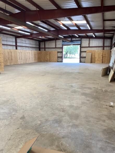 15241 Tradesman Dr photo 4