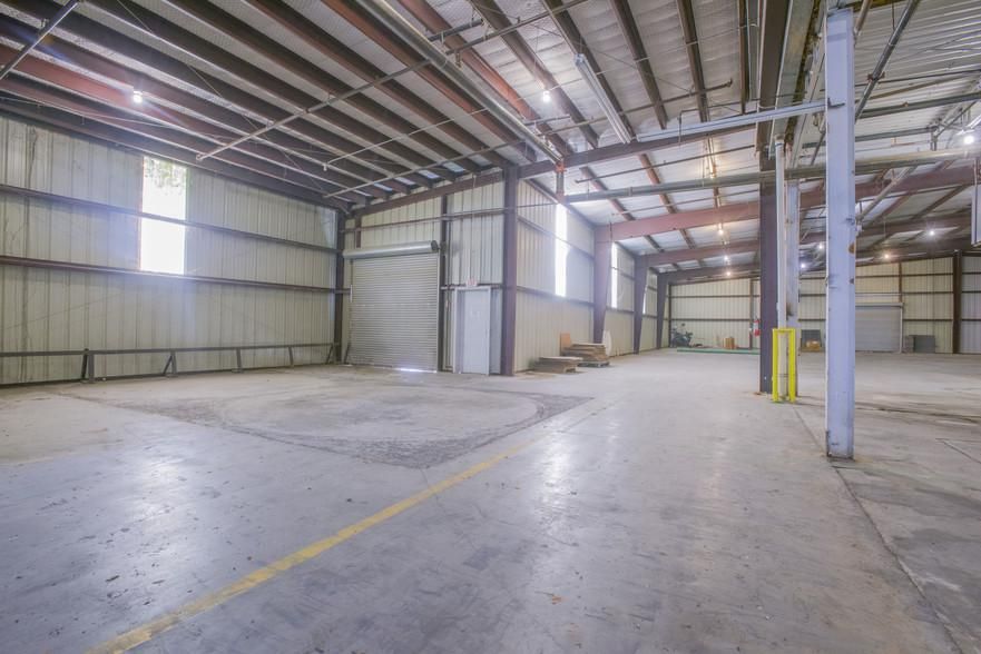 2015 Tile Factory Rd photo 2