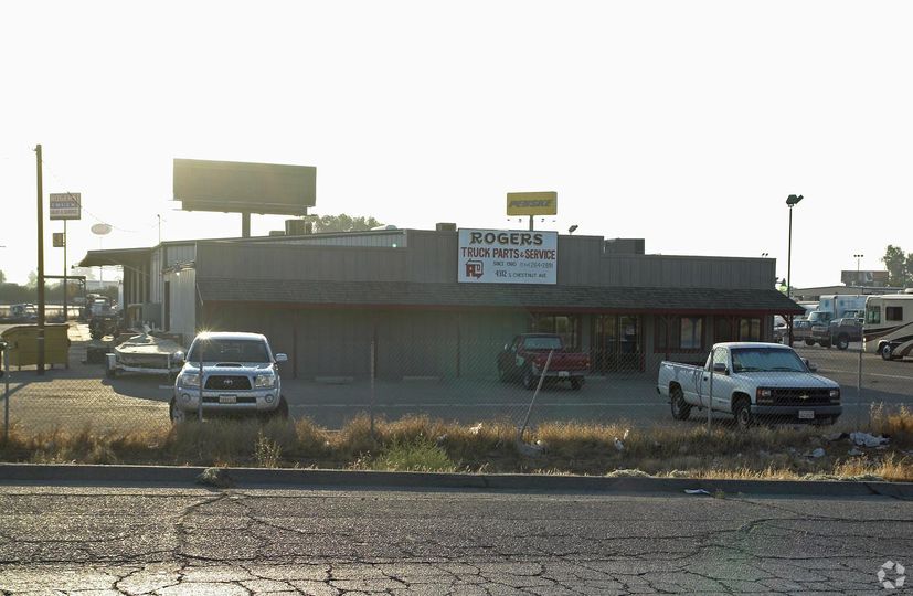 Freestanding ±11,900SF Warehouse+Land+Busines