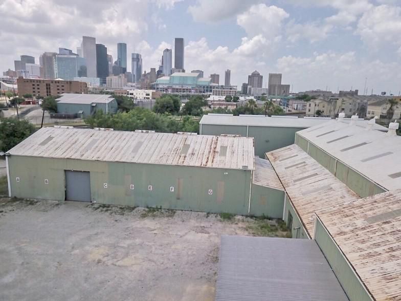 2530 Garrow St photo 3