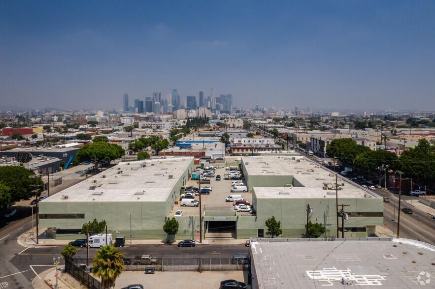 3434 S Broadway photo 2