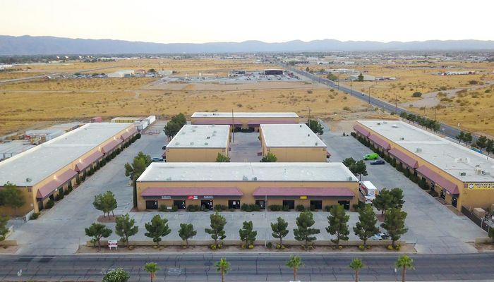 Warehouse Space for Rent at 17229 Lemon St. Hesperia, CA 92345 - #1