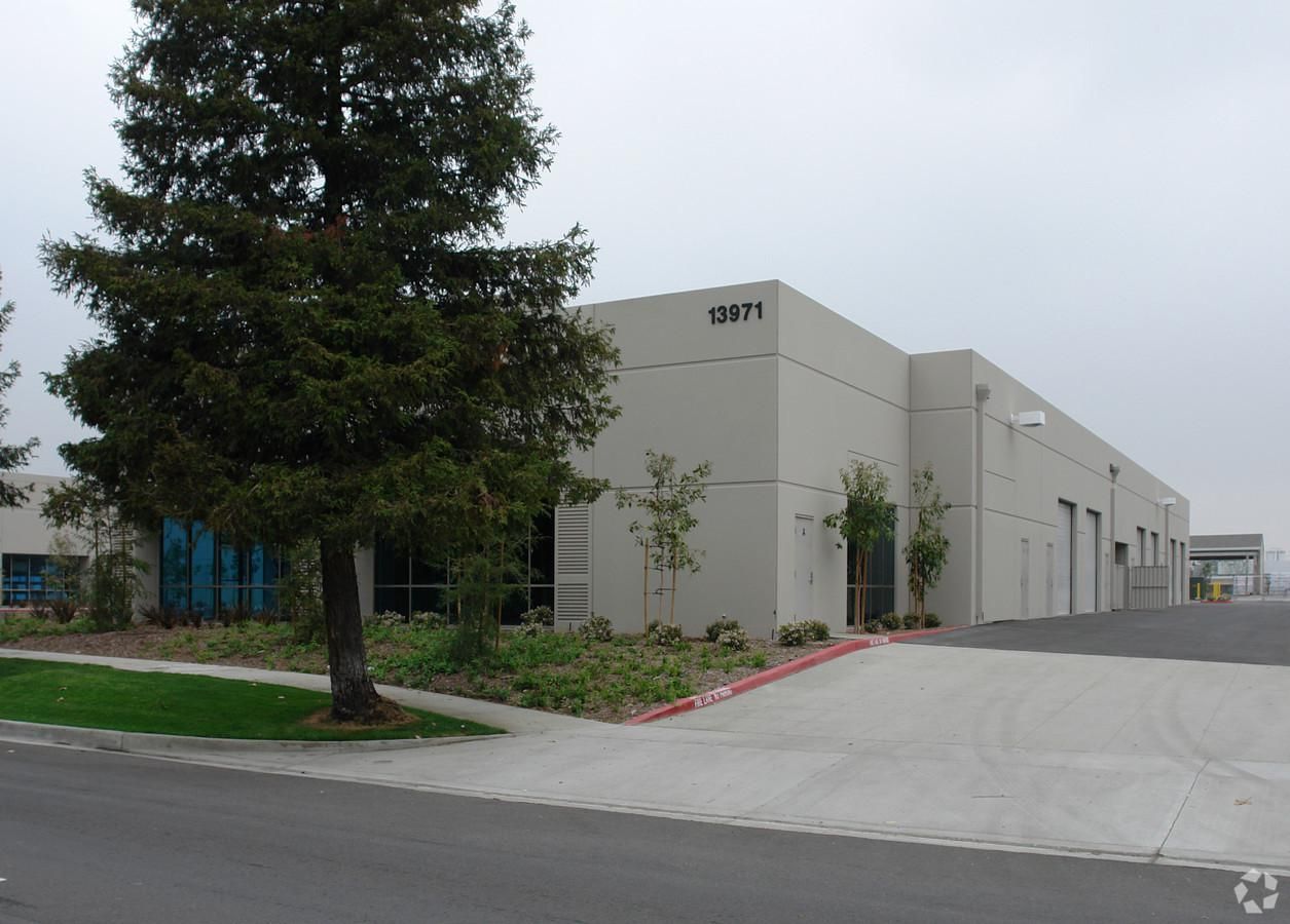 Bldg 3 photo 2