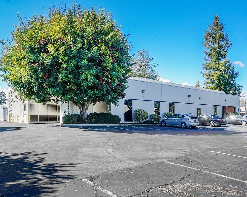440-456 Oakmead Pkwy photo 3