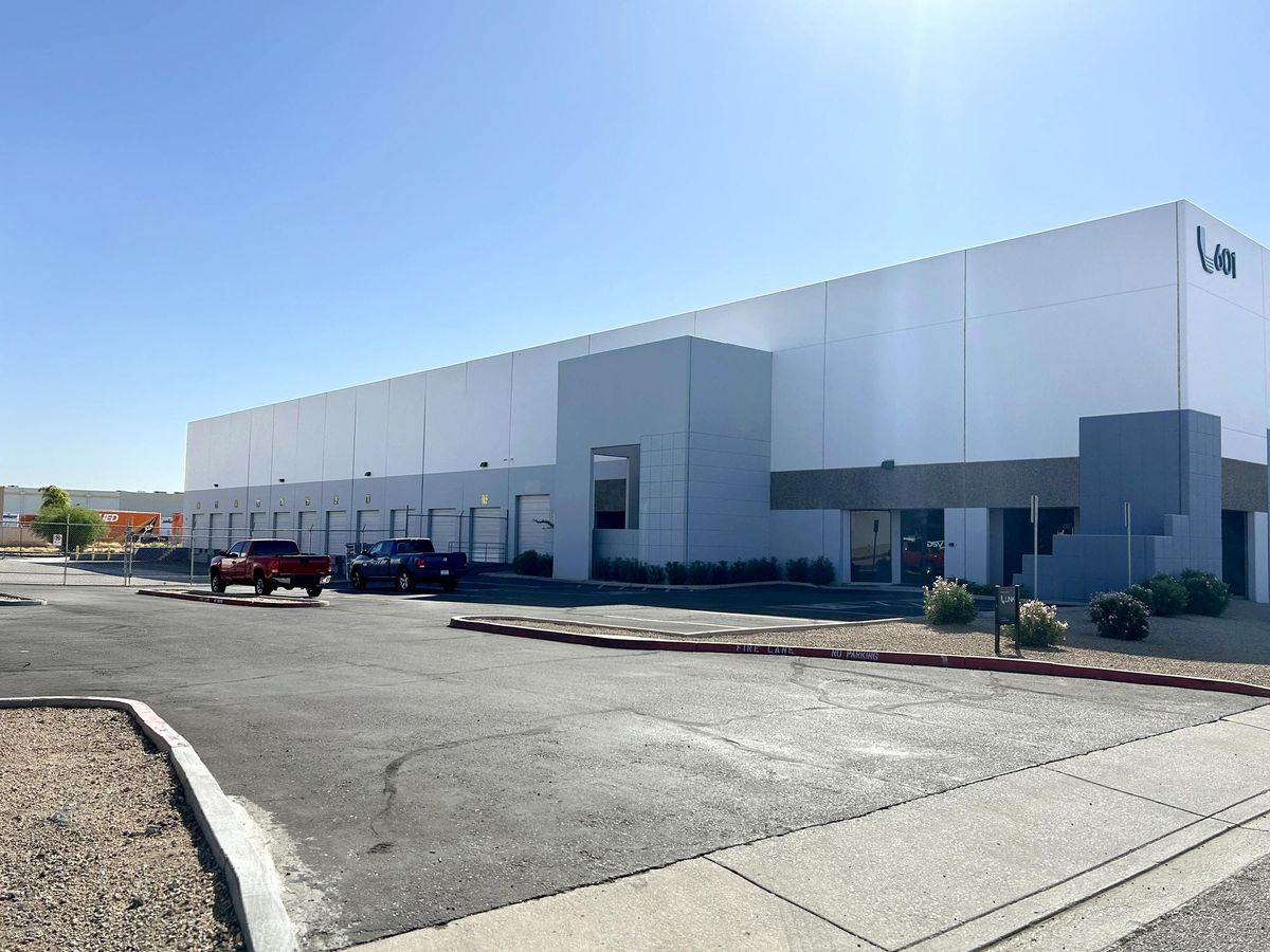 100,000 SF Freestanding Building w/Large Yard photo 1