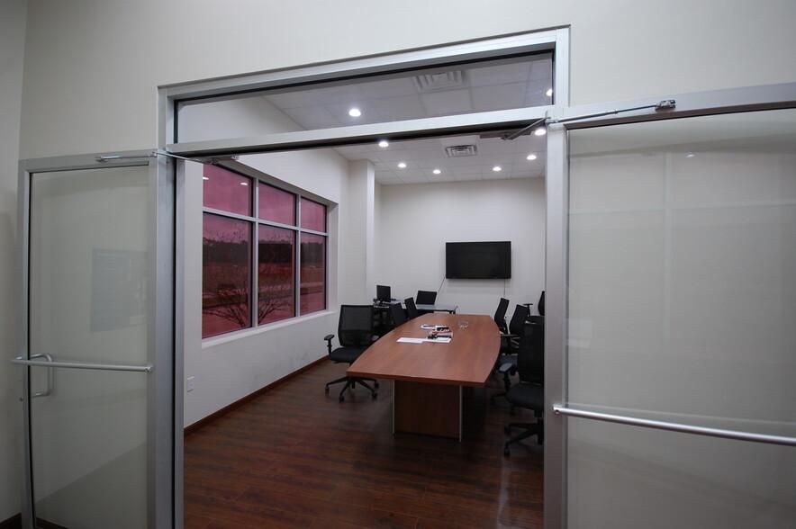 22,500sqft Office warehouse 21410 Springbridge Dr photo 2
