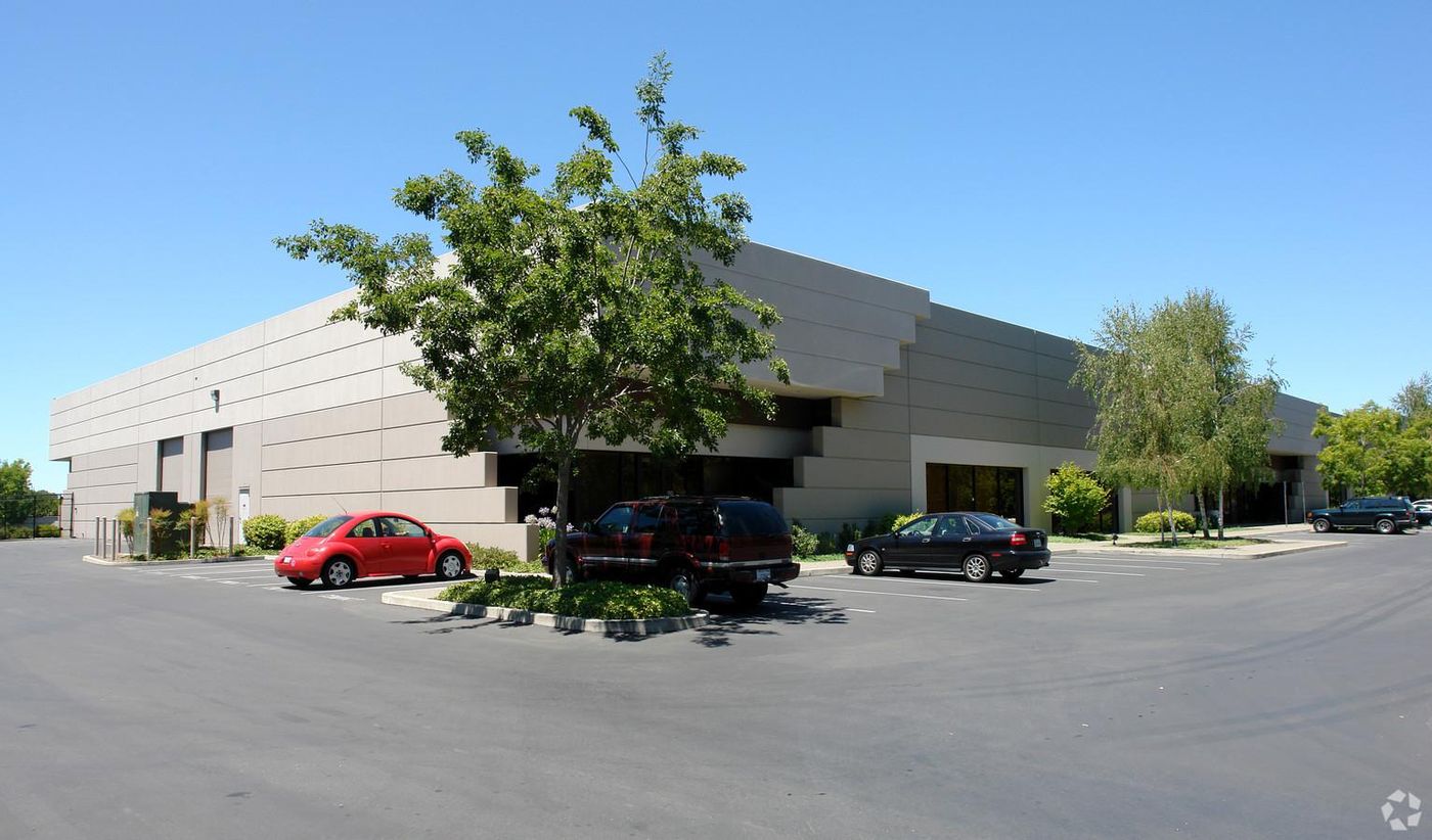 975 Corporate Center Parkway photo 2