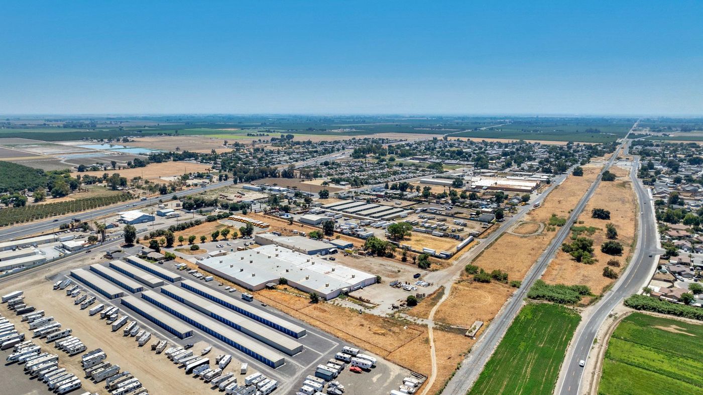 (3) Warehouse Spaces Available in Hanford, CA photo 2
