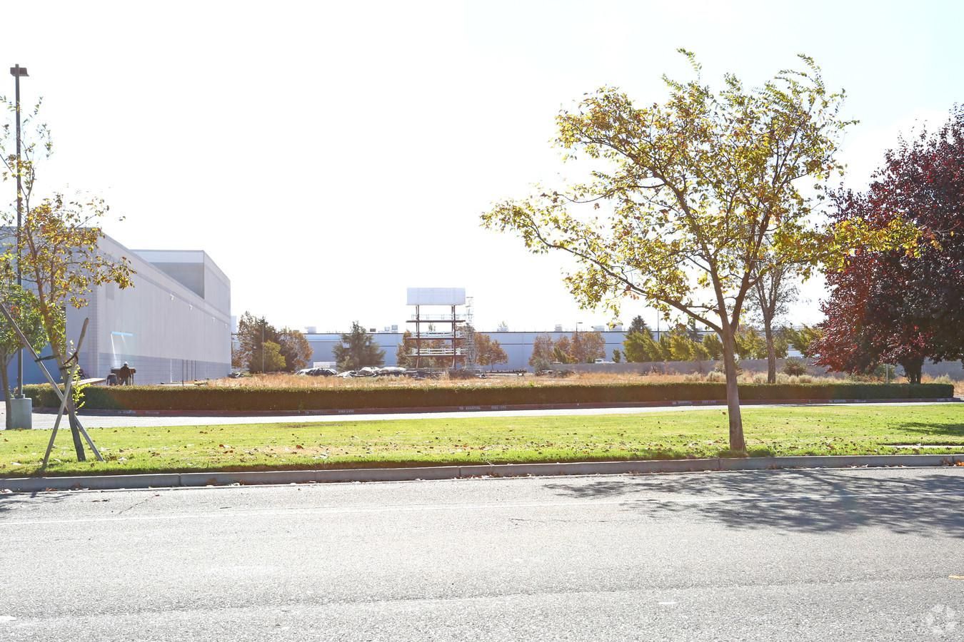 Office/Retail Property For Lease photo 2