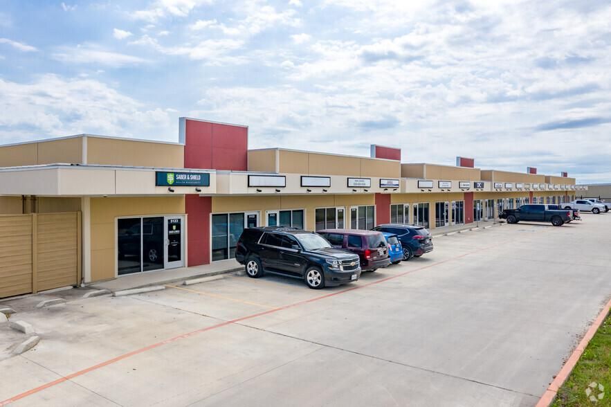 New Braunfels Storage Business Center 2090 N Interstate 35 photo 2
