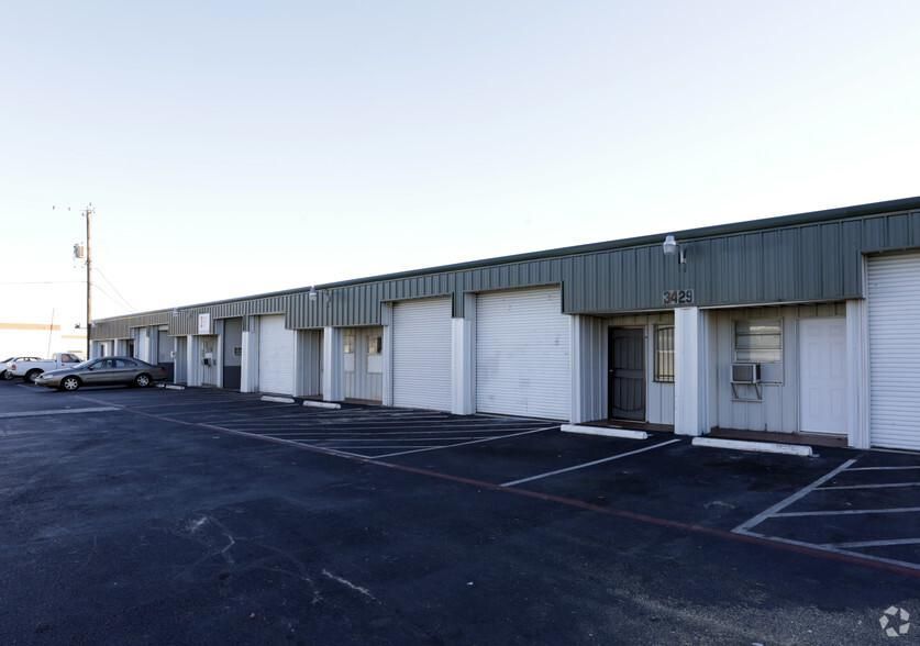 Jupiter Kingsley Warehouses 3427-3433 W Kingsley Rd photo 2