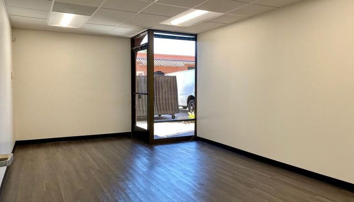 Warehouse Space for Rent at 18320-18330 Oxnard St Tarzana, CA 91356 - #4