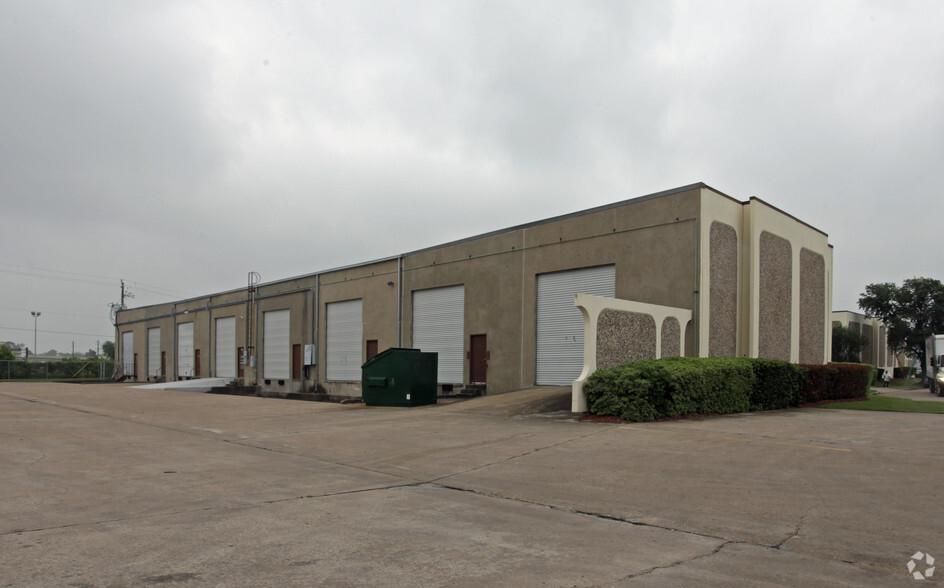 Northgate Business Park 1349-1365 E 40th St photo 4