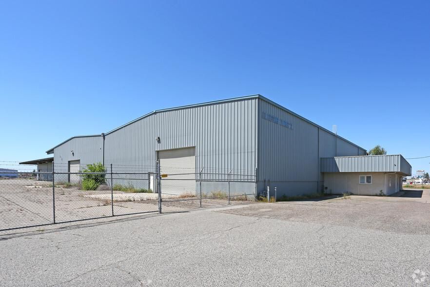 4734 E Jensen Ave photo 2