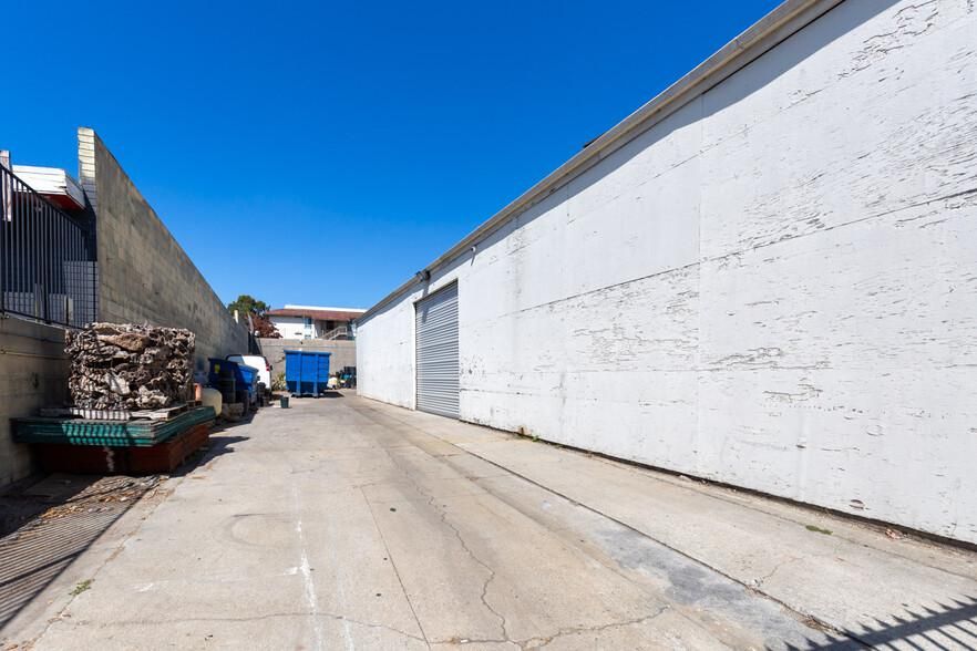 622-626 N La Brea Ave photo 3