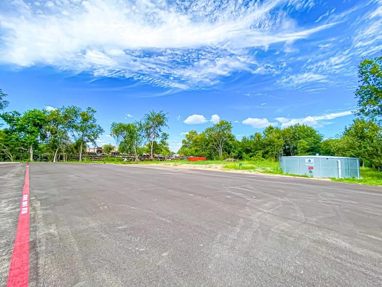 14724 Almeda School Rd photo 4