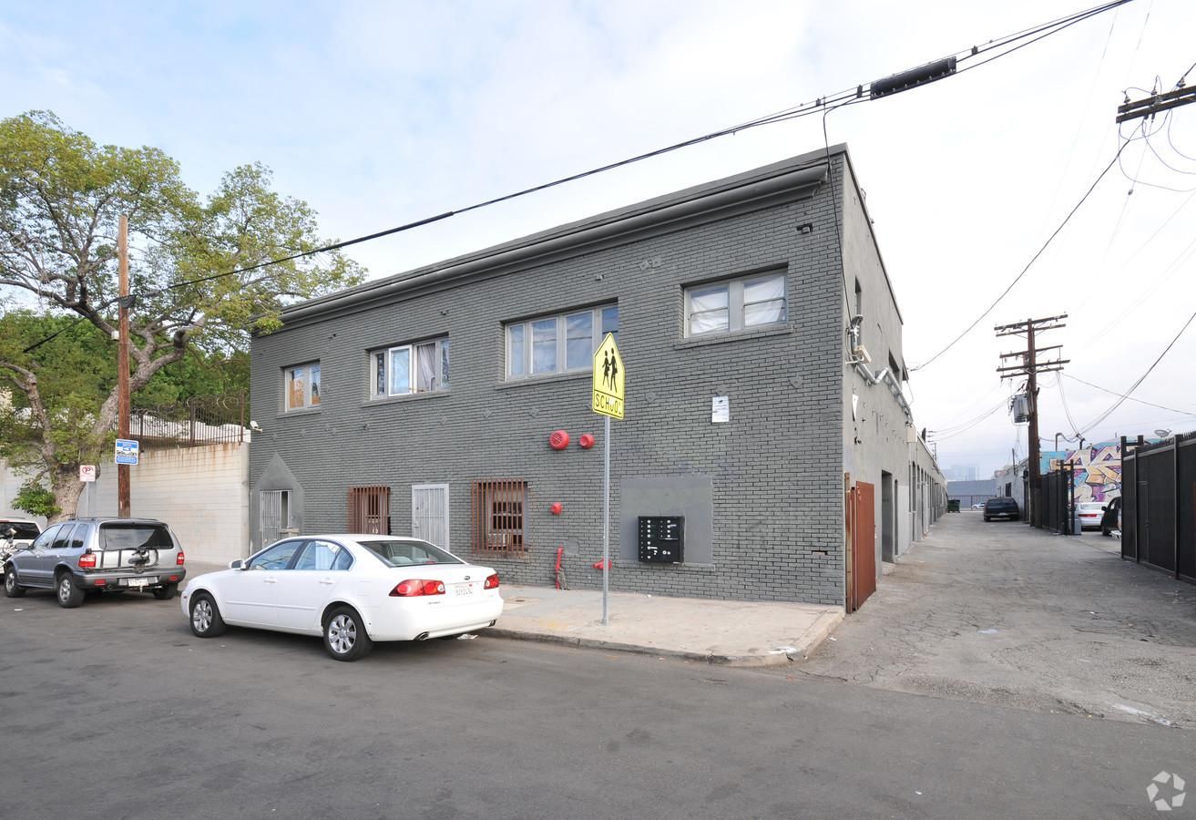 Flex Property For Lease photo 2