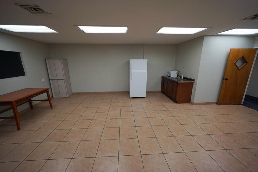 8427 Canoga Ave photo 3