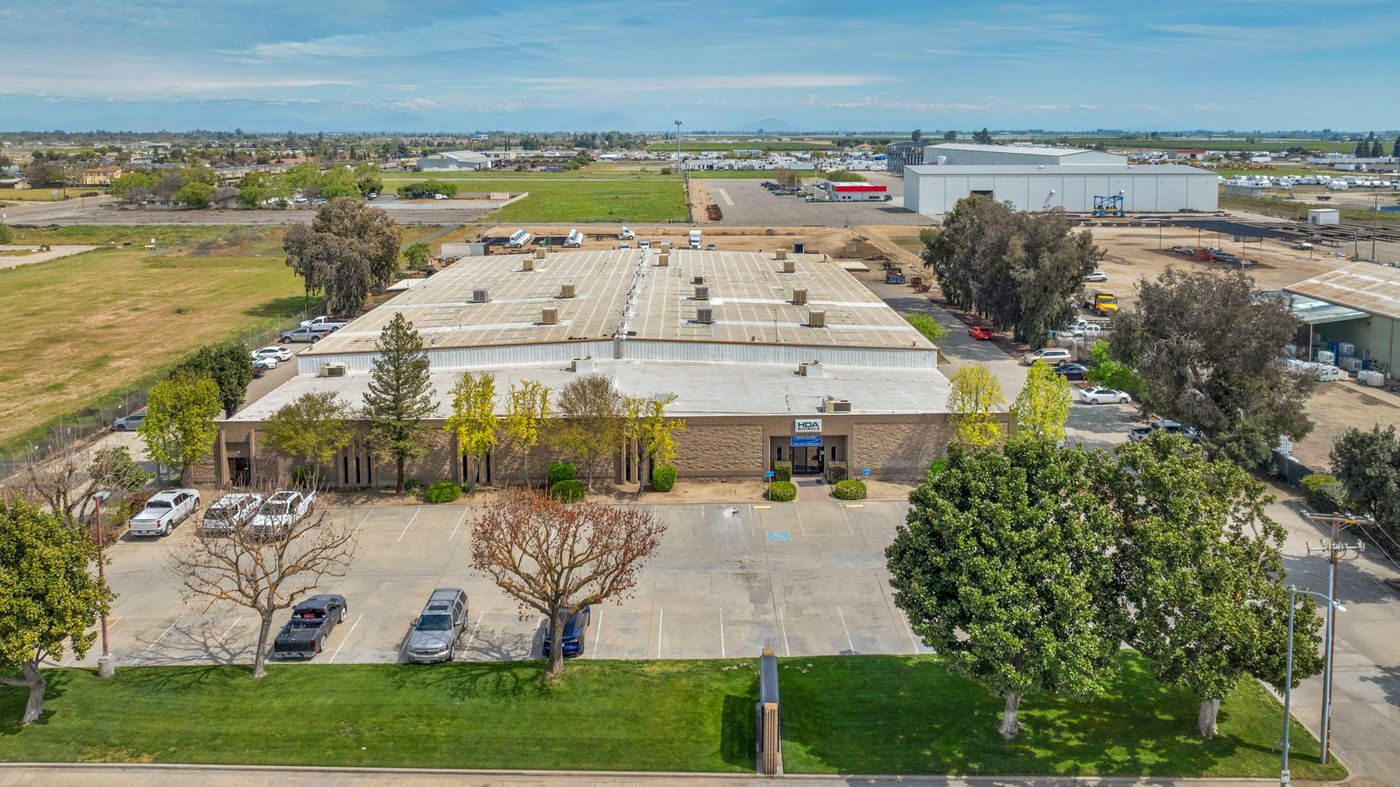 Freestanding Heavy Industrial Building w/ Office/Showroom on ±5 AC photo 2