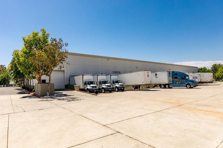 Parkway Commerce Center 13741 Danielson St photo 2