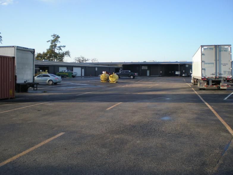 Hollister Business Park 16261 Hollister St photo 4