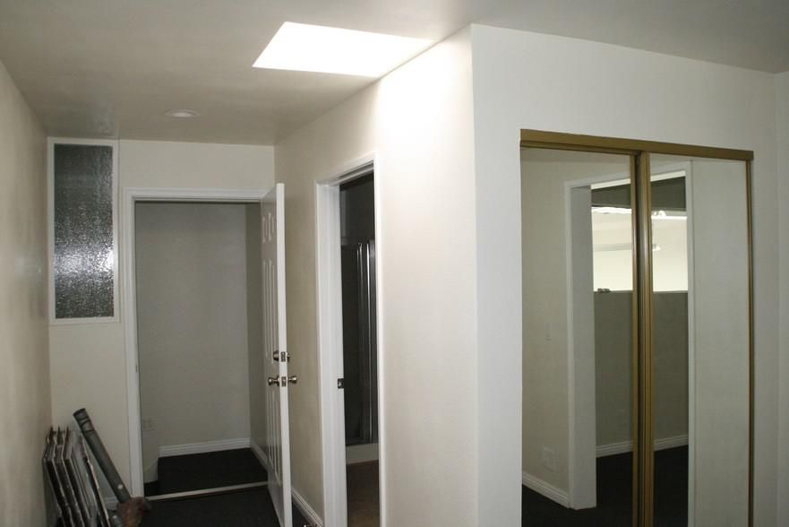 25915 Senator Ave photo 2