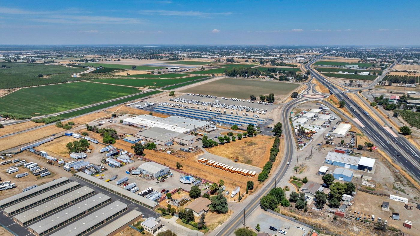 (3) Warehouse Spaces Available in Hanford, CA photo 4