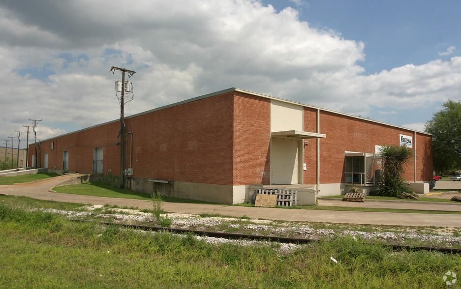 3101-3109 E Avenue E photo 1