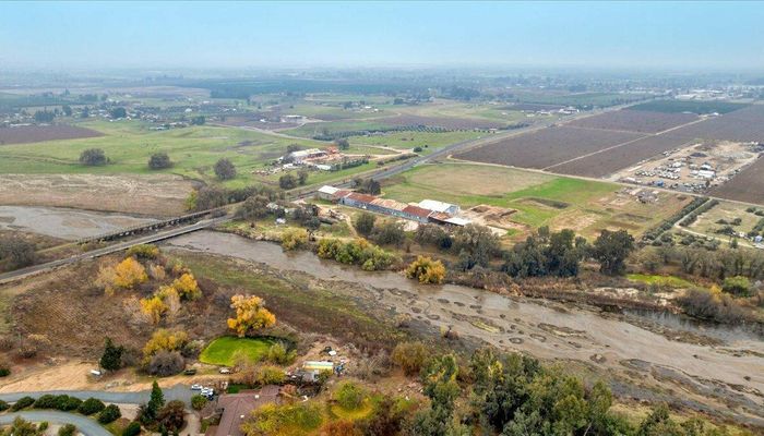 Warehouse Space for Rent at 10513 Road 236 Terra Bella, CA 93270 - #10