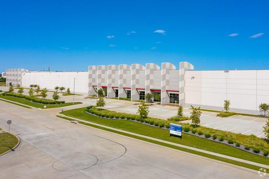 Speedway Trade Center Site C 16200 Three Wide Dr photo 2