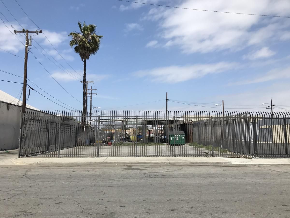 Manufacturing/Warehouse Building photo 3