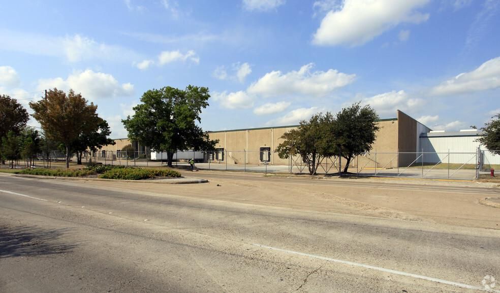 Blalock Distribution Center 4301 Blalock Rd photo 2