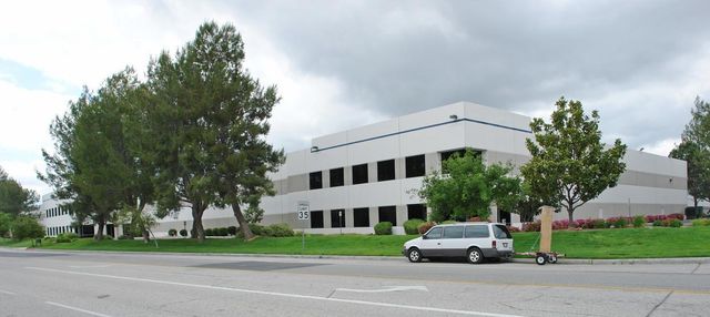 25045 Avenue Tibbitts