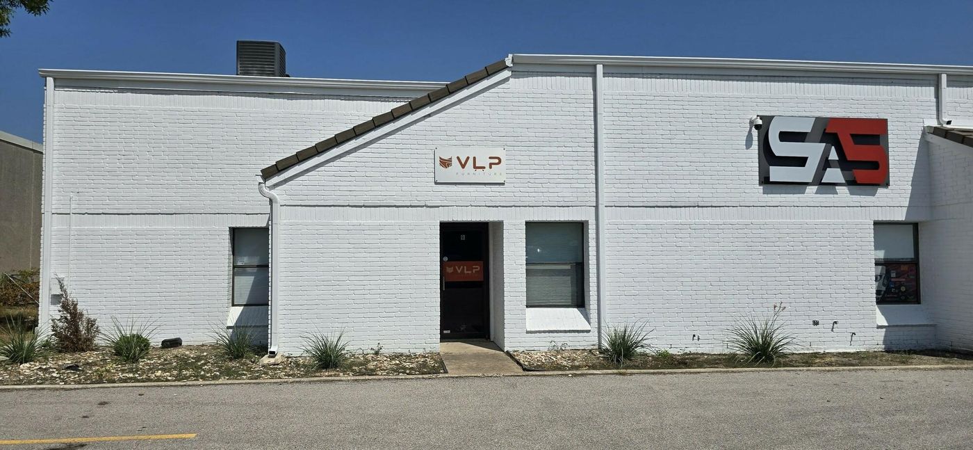 2011 Lamar Dr photo 1