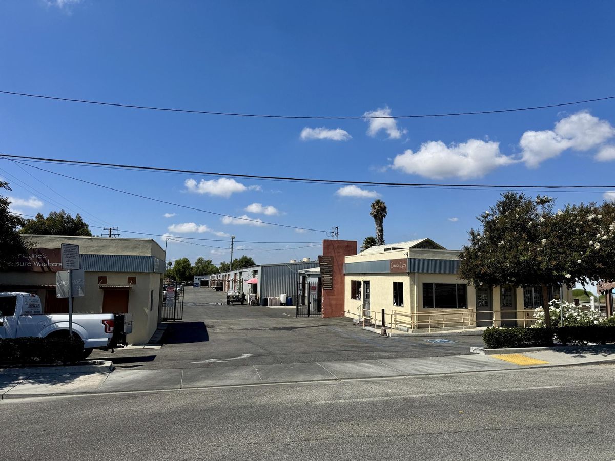 555 Spring Road photo 2