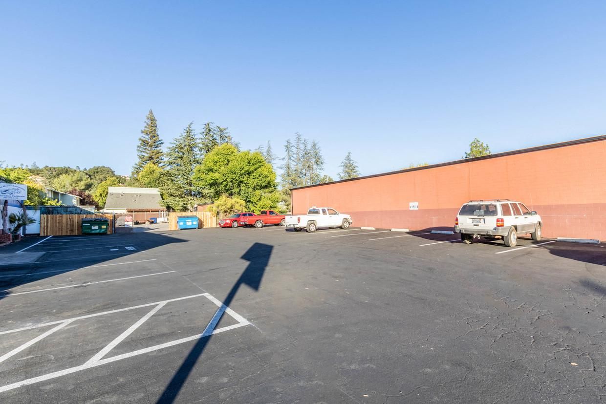High Exposure Retail Building w/ Rear Yard Area photo 4