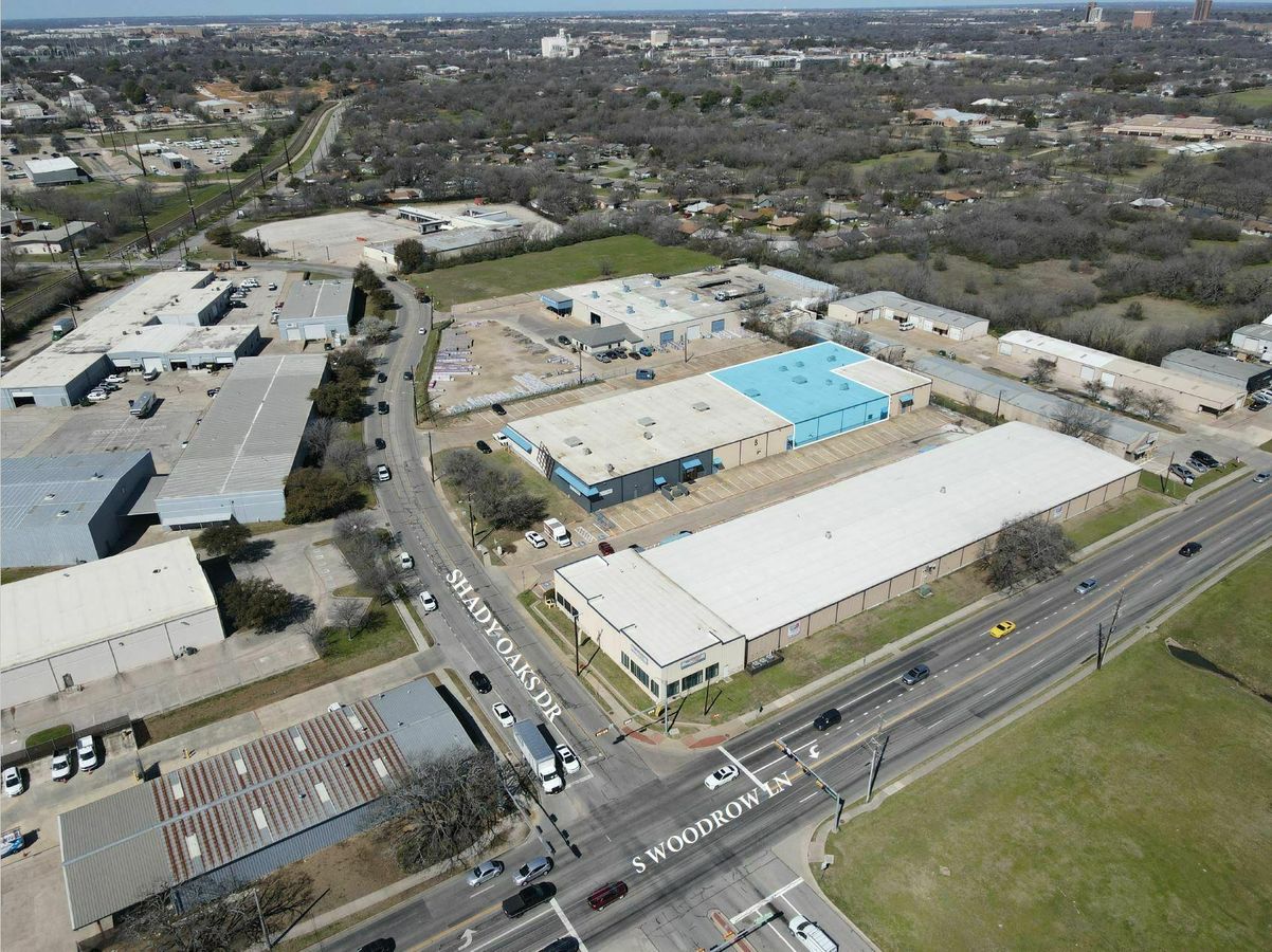 1811 Shady Oaks photo 2