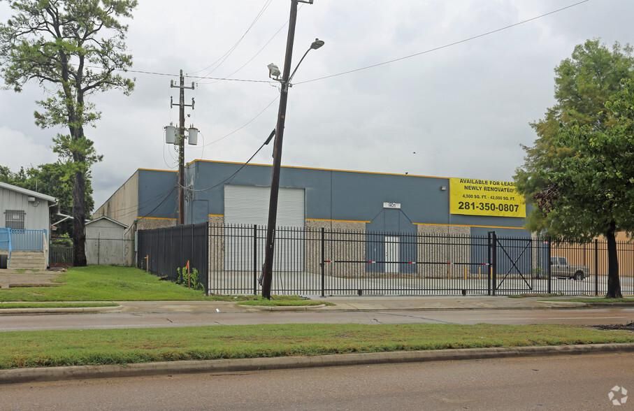 901-909 Crosstimbers St photo 2