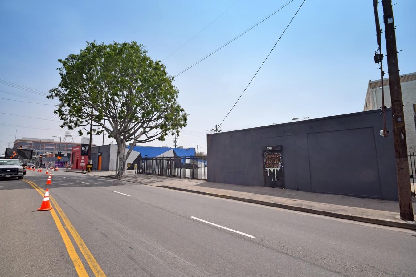 1926 E 7th Street photo 2