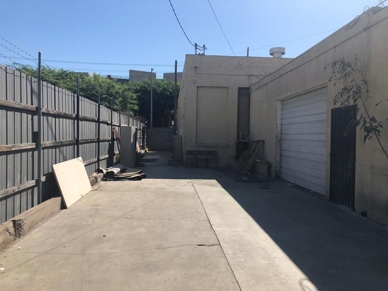 6121 S Western Ave photo 4